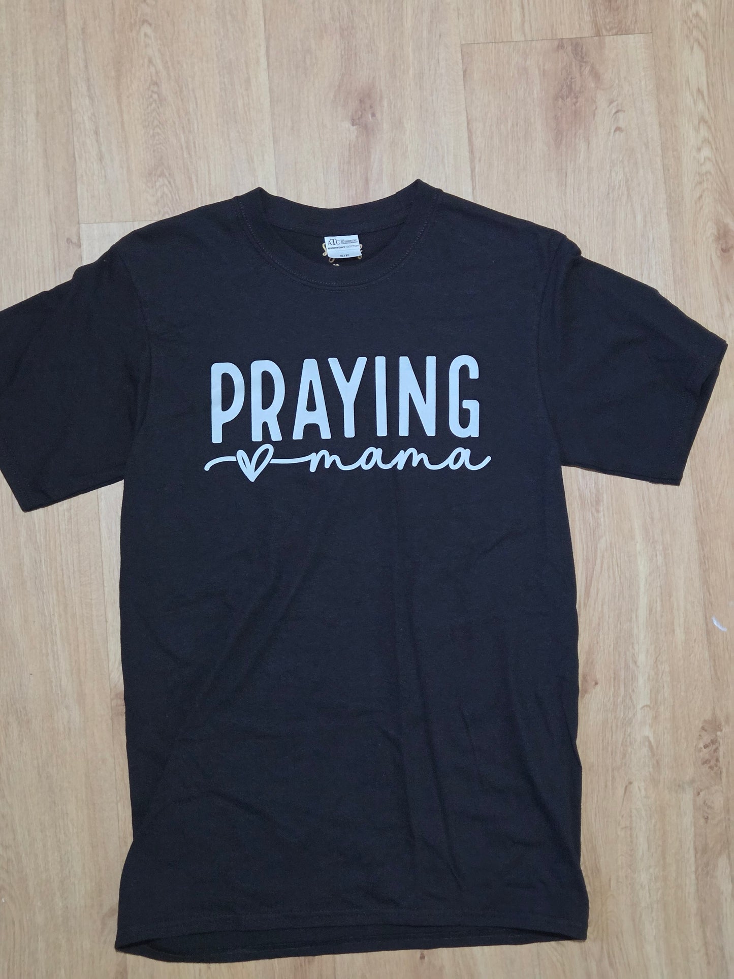 Praying Mama - T-shirt